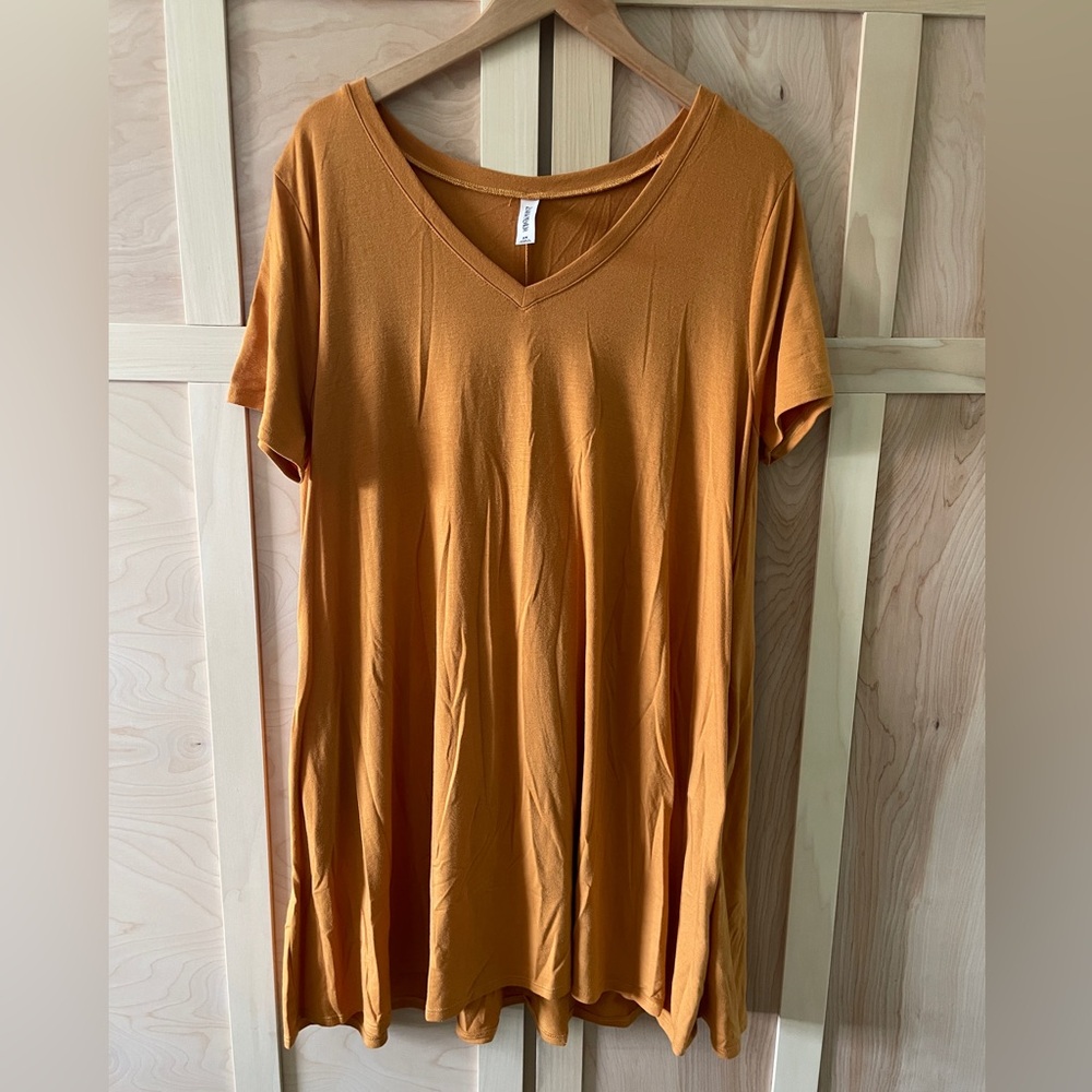 Zenana Outfitters V-Neck Short Sleeve Top in Warm Orange